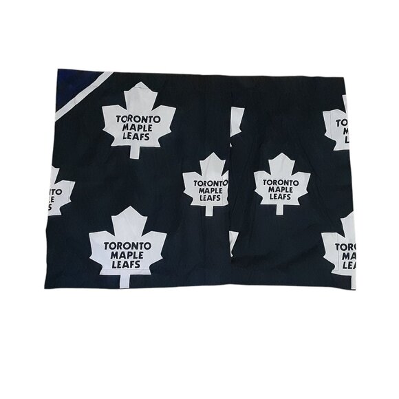 Set of 2 Toronto Maple Leaf Pillow Cases/Shams 32.5" x 24" NWOT - Picture 2 of 2